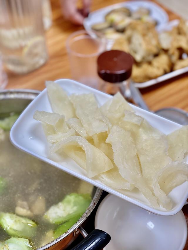 花胶鲍鱼椰子煲鸡 花胶鲍鱼煲鸡汤的功效