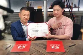 抖音一哥陈赫首场直播，将990万全部捐赠，获得了广大网友的点赞图片