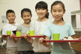 规范餐标、操作不合规不准出厂→哈尔滨全面开展“学生餐”突出问题专项治理图片