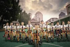 “幼儿园的友谊长大早忘了”，几百元的毕业照孩子开心，家长不满图片