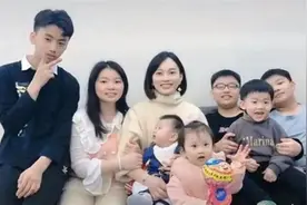 “生娃机器”？年轻宝妈13年连生7个娃：不想浪费老公的好基因图片