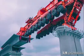 世界首台千吨级，88个轮子的昆仑号架桥机，中国制造又创新纪录图片