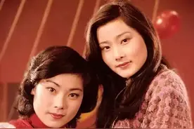 57岁何赛飞：今22岁儿子随她姓，嫁初恋32年，为何会“身无分文”图片