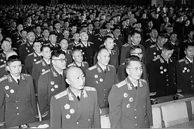 开国中将历任两大军区政委，主席南下两次与他谈话，后被免职降级图片