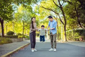 张一得自杀、13岁男孩诱杀男童，父母离异，给孩子带来了什么？图片
