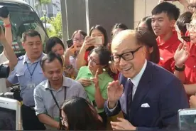 李嘉诚儿子的贴身保镖，拿天价工资，还获得68万股票，后来怎样了图片