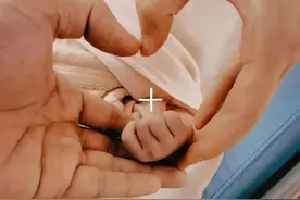 排球女将惠若琪官宣生女！一家三口比心太有爱，怀胎8月不忘打球图片