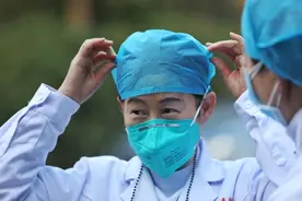 赞英雄城英雄人｜“疫情上报第一人”写入中国抗疫时间轴图片