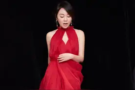 闫妮脱胎换骨般的造型，惊艳了众人的目光，完成人生的逆袭图片
