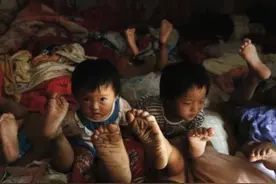 29岁妈妈9年连生6个孩子，如今又怀孕，妈妈：我也很无奈图片