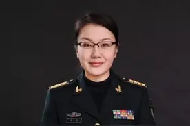 火箭军女神李莉：犀利点评，多次看透美军战术，被美国视为眼中钉图片