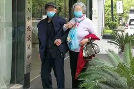 “浪子”负气出走32年拾荒为生  民警助其重归家庭图片