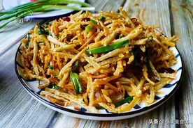 过年特色美味“干煸藕丝”的做法，出锅香辣酥脆，下酒又下饭图片