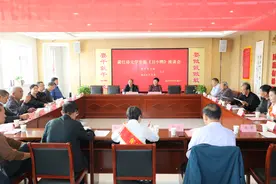 蔺红诗文学步集《丑小鸭》座谈会召开图片