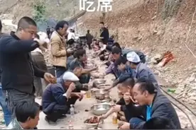 广东人第一次去四川大凉山，饭菜放在地上招待客人，网友：没胃口图片