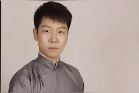 师父我来了！德云社王筱阁投入师父孔云龙怀抱，“跳槽”到了三队图片