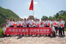 满山青翠映眼中 红色精神记心中图片