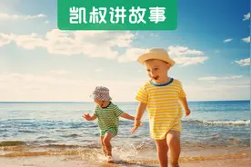 3岁男孩喜欢穿裙子、玩娃娃，孩子爸怒了：到底谁不正常？图片