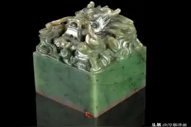 孙策：“爹，咱这玉玺是原装正品吗？”图片