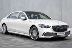 新款迈巴赫S级渲染图，和新款奔驰S级相似，与老款比你更喜欢谁图片