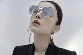 古力娜扎太飒了！全新大片演绎冷酷职场美人，西装革履太少见图片