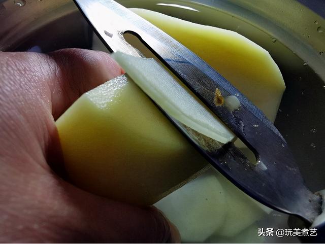 意外惊喜，陈年腊肉炒土豆片，吃得到岁月走过的痕迹