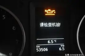 教你怎样正确使用机油尺，很多车主用错了，这么看的才准确图片