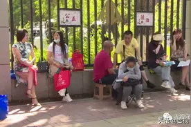 「高考加油站」考场外的别样“风景”图片