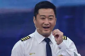 “战狼”变成“肥狼”，吴京身材走样被调侃，变胖原因让影迷心疼图片