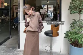 “大地色”又火了，最简单又高级的搭配法则，不挑肤色不挑年龄图片