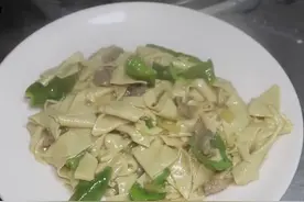 尖椒干豆腐家常做法，掌握好这几个小步骤，鲜香滑嫩图片