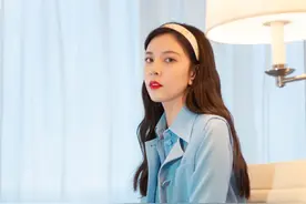 IU、宋妍霏身穿同款G家早秋新品同款不同样，诠释不一样的感觉图片