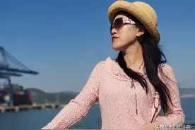 长篙诗话：「美女莫莫与她的狱警诗」图片