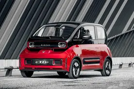 开着新宝骏E300走街串巷，我就是城中村里最靓的仔图片