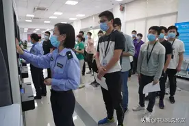 海关知乎｜进出境携带烟酒与现金货币的要求图片