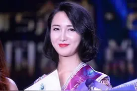 16年前，少年背母上学感动中国，选择变性成女人，后来怎么样了？图片
