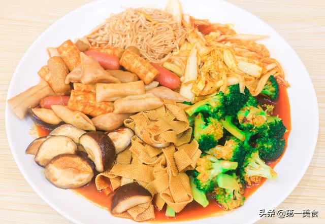 麻辣烫汤底的制作（厨师长教你在家如何做麻辣烫）