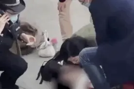 疫情期间，女子当众摘下口罩！所有人却为她点赞图片