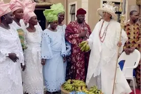 “中国小伙”逆袭非洲酋长，封地500亩老婆随便娶，人生达到巅峰图片