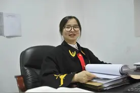 践行初心的“三毛”法官图片