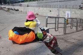 30岁女背包客的独自旅行，最后却被查出艾滋病，揭露户外旅行心酸图片