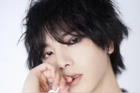 90后“音乐鬼才”华晨宇，一个年轻又沉稳的歌手。图片