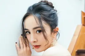 杨幂接替杨紫官宣新代言，是杨紫地位下降？还是杨幂捡漏图片