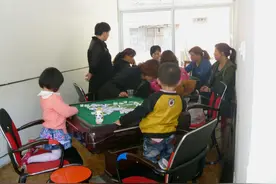 2岁女孩开口就是二万，孩子迷恋上麻将，孩子面前成人行为应收敛图片