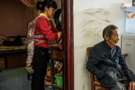 广西年近八旬老汉娶小43岁娇妻，经鉴定2个孩子确是亲生图片