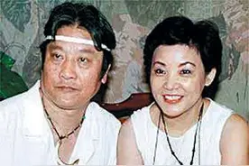 他是红极一时的歌手，意外摔跤成弱智，被老婆抛弃，情人照顾至今图片