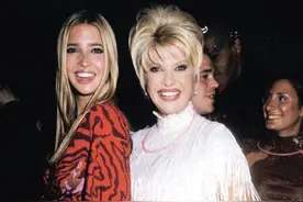 伊万卡母亲节连发7图，71岁妈妈人生彪悍，晚年频繁更换小狼狗图片