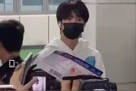 时代少年团回校中考被堵，现场气到翻白眼，理智追星为何这么难？图片