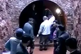 直击水底之阖闾墓：深藏在虎丘剑池内，据传内藏3000把绝世名剑视频封面