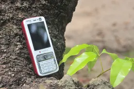 在iPhone诞生之前，旗舰拍照手机是诺基亚N73图片